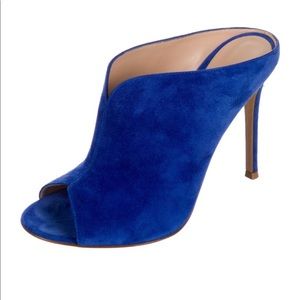 ✨Host Pick✨Gianvito Rossi Suede Slides